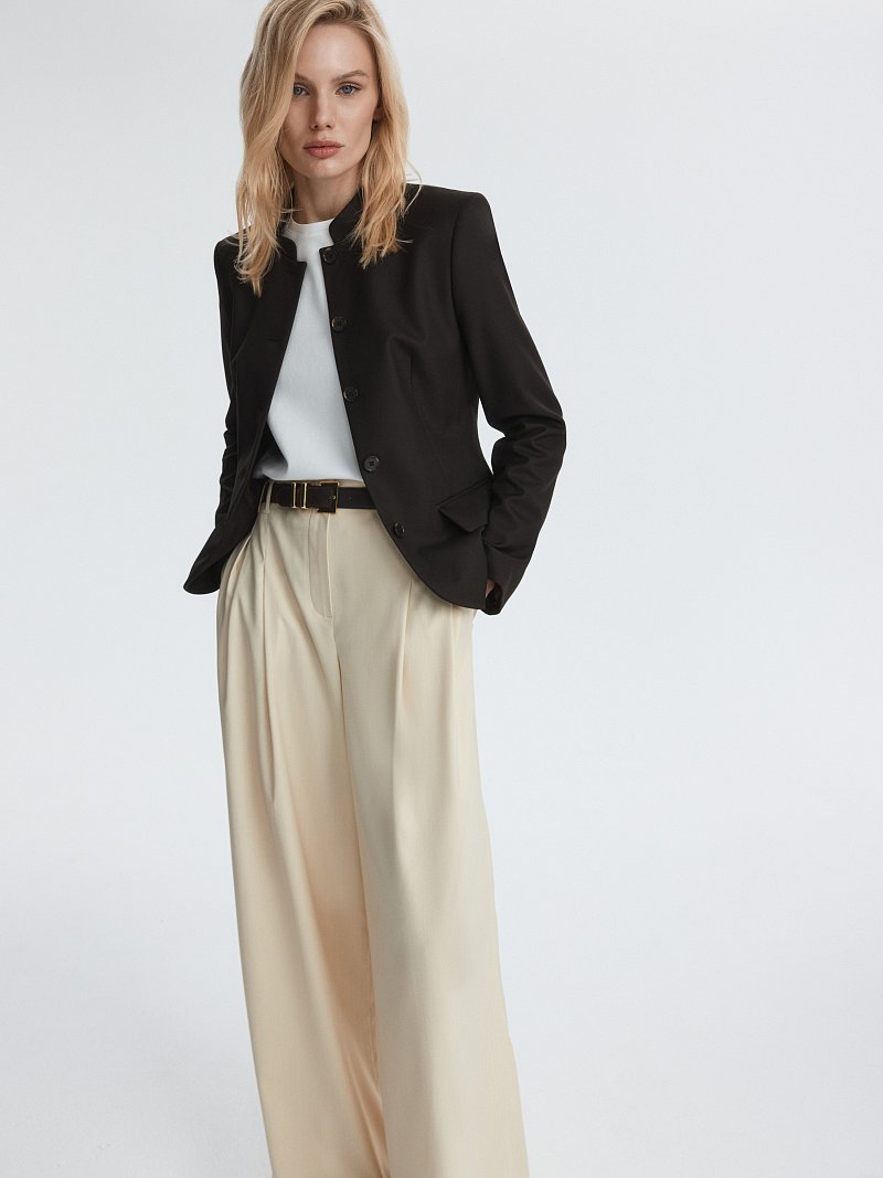 Широкие брюки с защипами