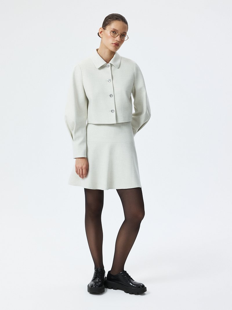 Укороченный жакет с объемными рукавами