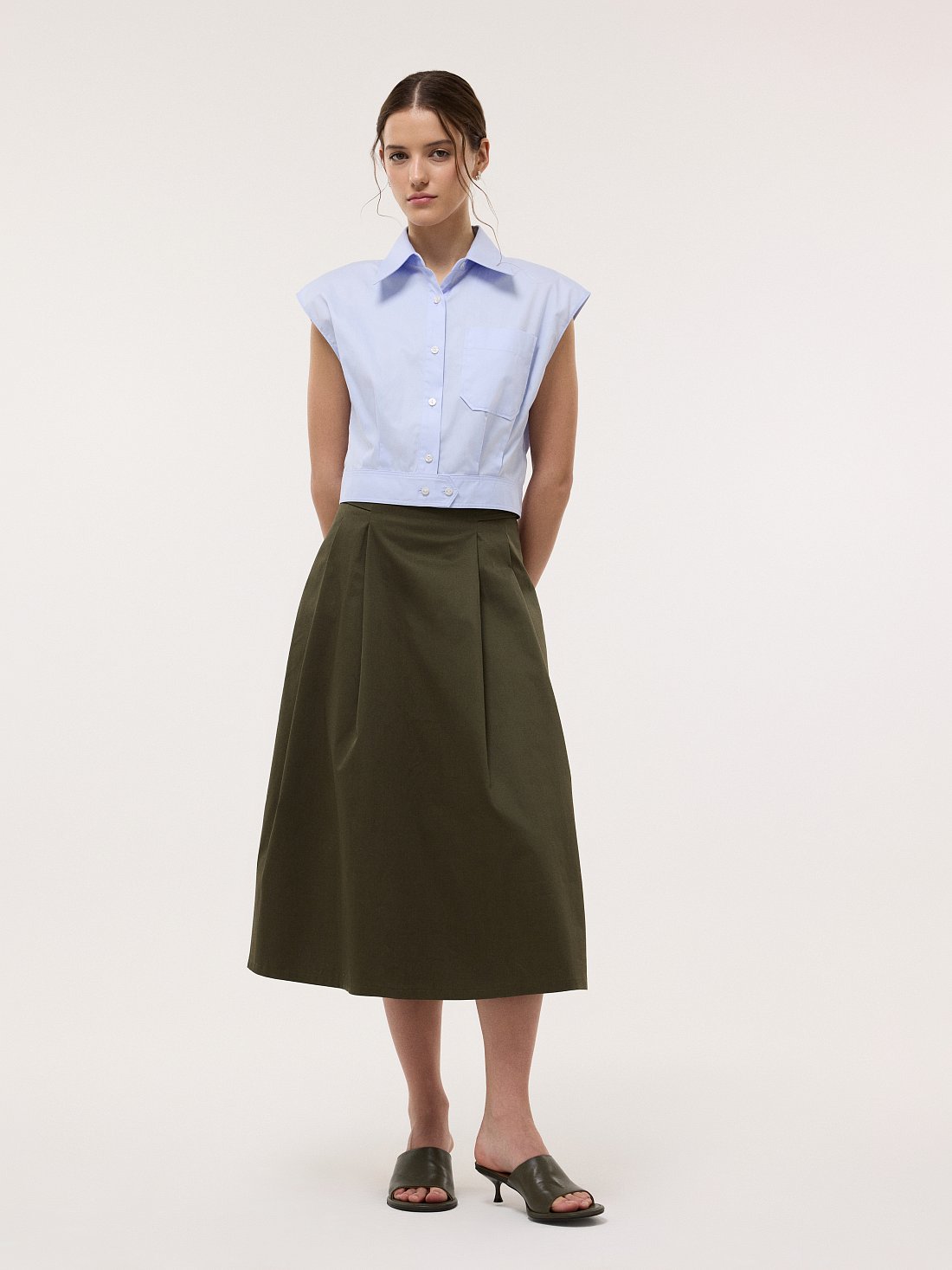 Укороченная рубашка без рукавов: фото №1