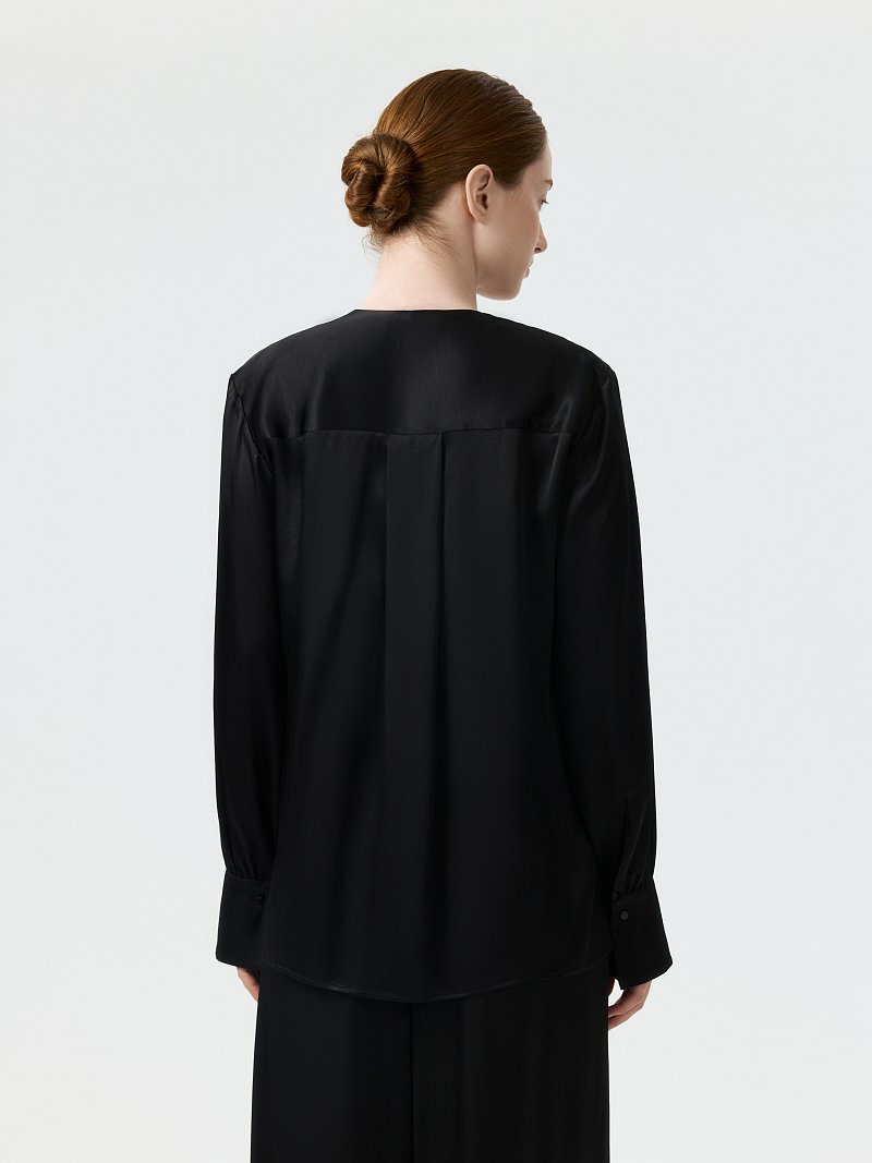 Атласная блуза со съемным воротником