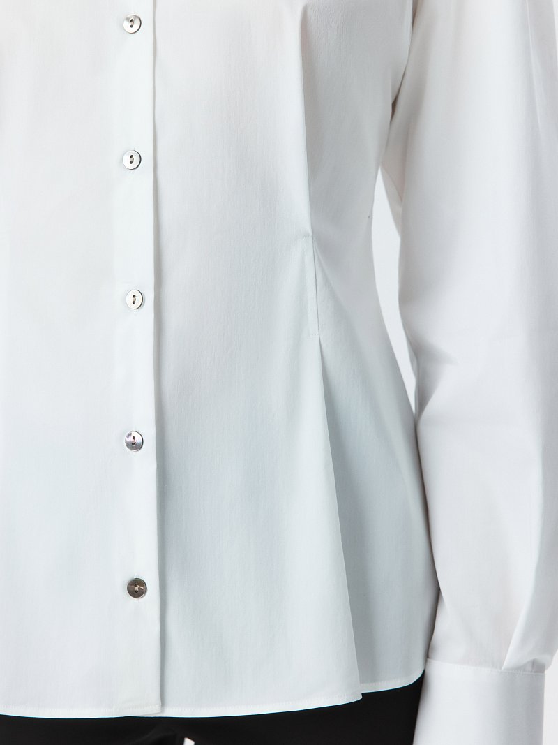 Приталенная блуза с защипами