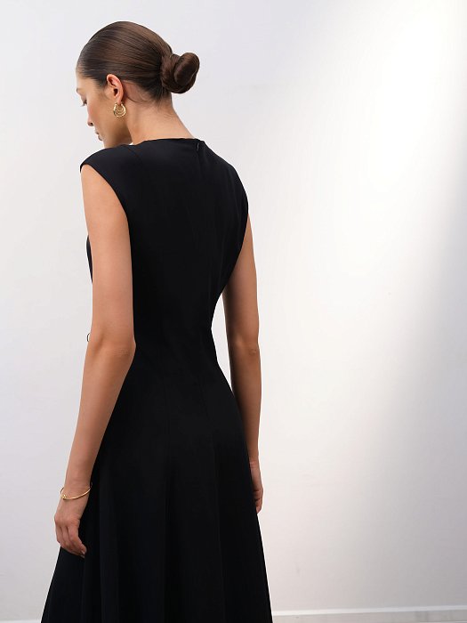 Приталенное платье с разрезом: фото №5