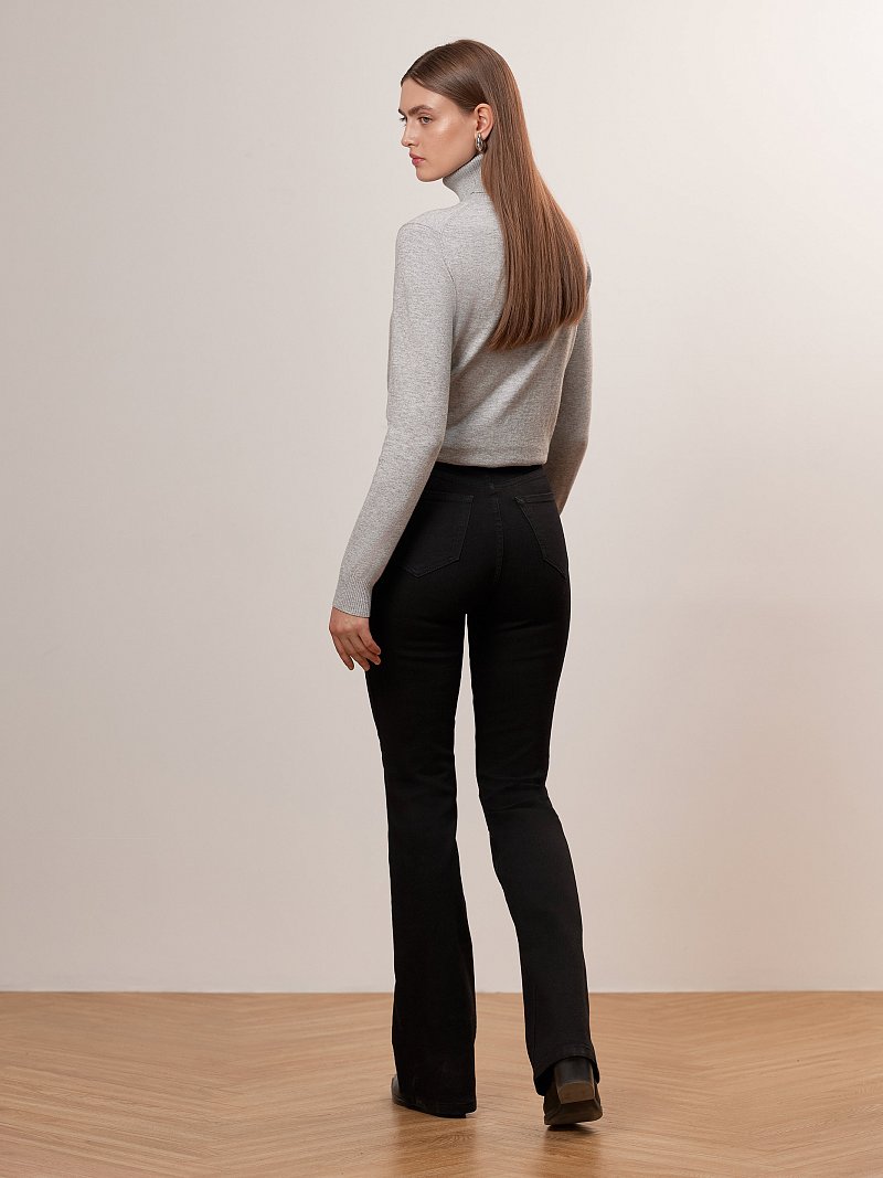 Джинсы расклешенного кроя