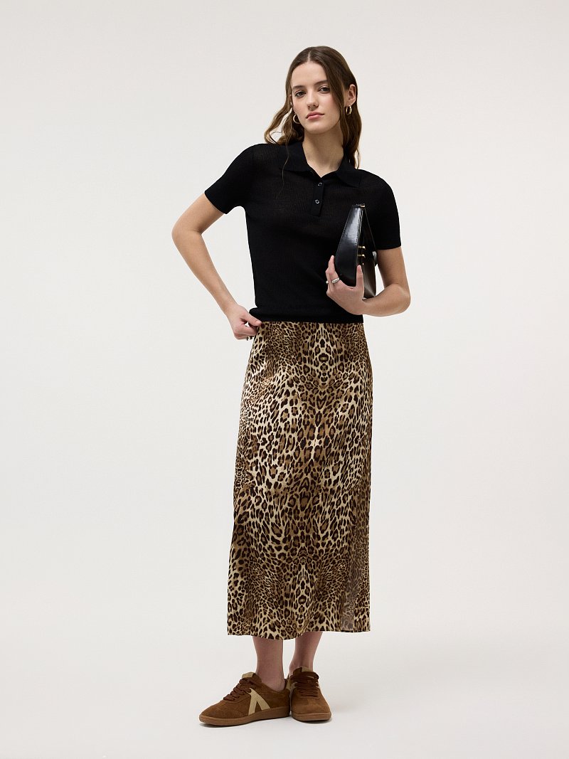 Атласная юбка с разрезом