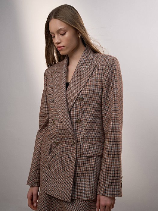 Двубортный жакет в клетку: фото №6