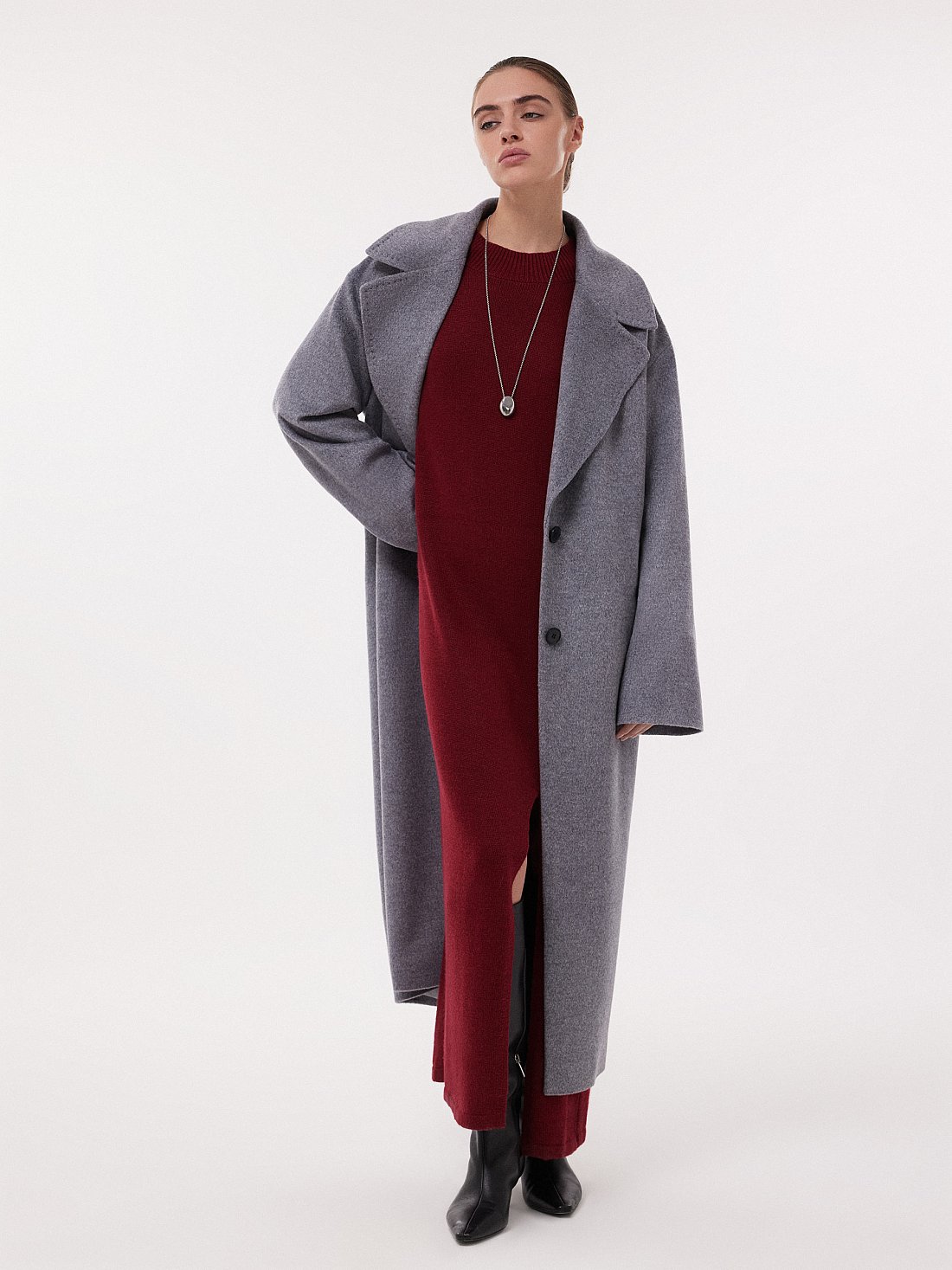 Вязаное платье-макси с разрезом: фото №1