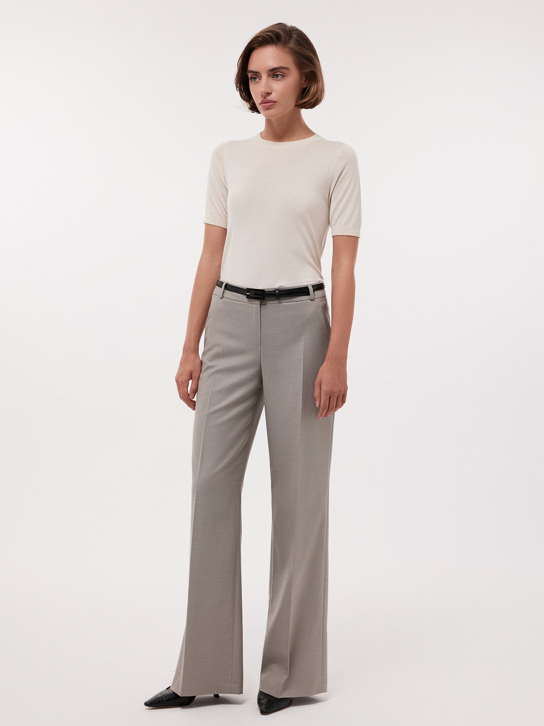 Расклешенные брюки со стрелками: фото №1