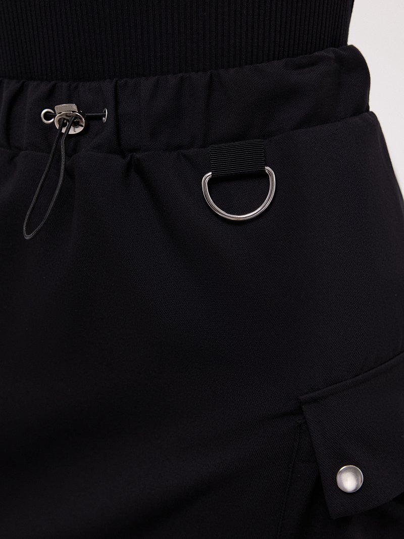 Короткая юбка-карго из костюмной ткани