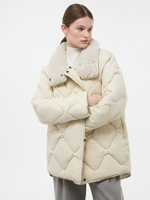 Утепленная куртка с отделкой из овчины: фото №4