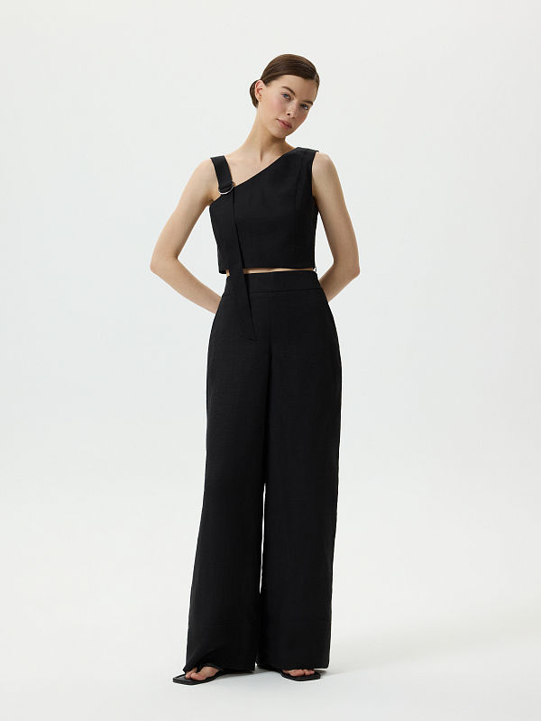 Кроп-топ асимметричного кроя