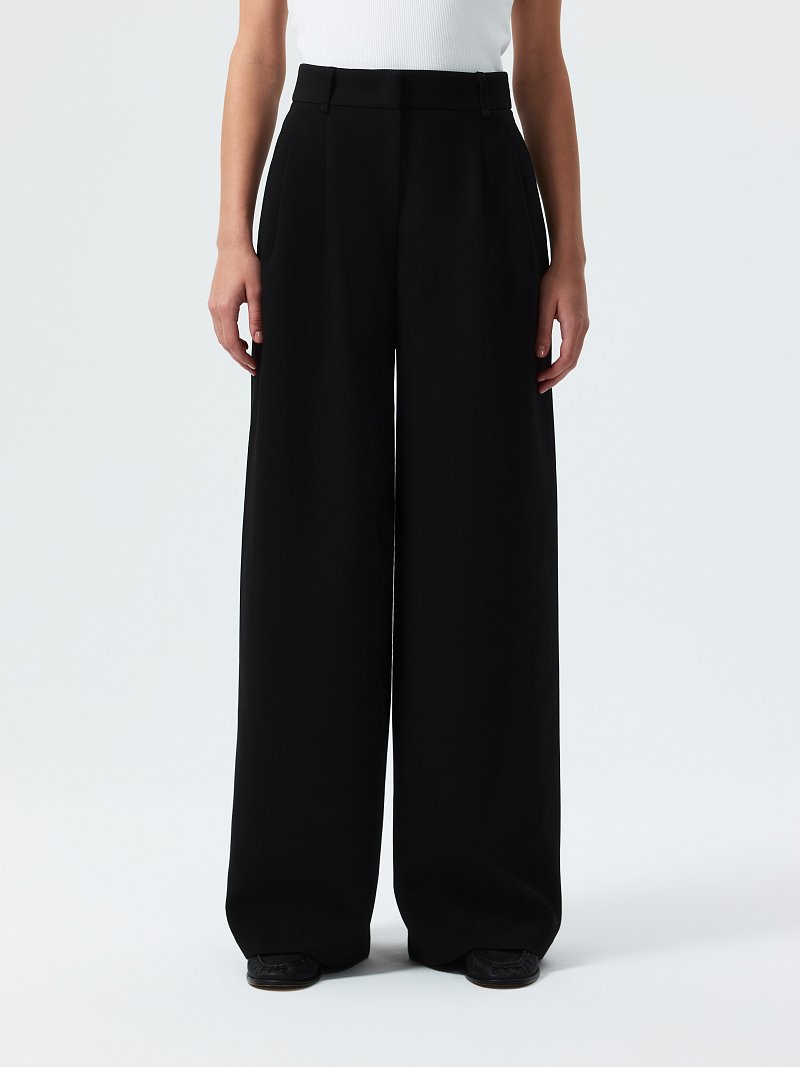 Широкие брюки с защипами