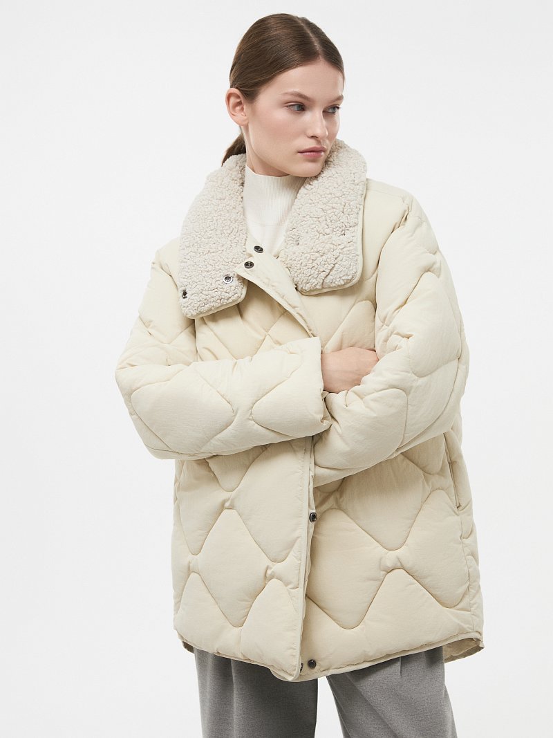 Утепленная куртка с отделкой из овчины