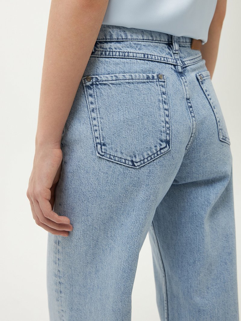 Широкие джинсы