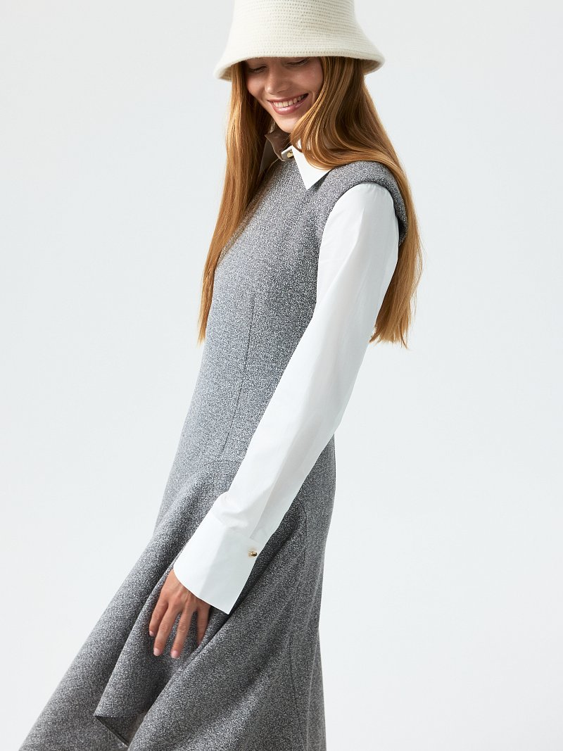 Трикотажное платье с асимметричной юбкой