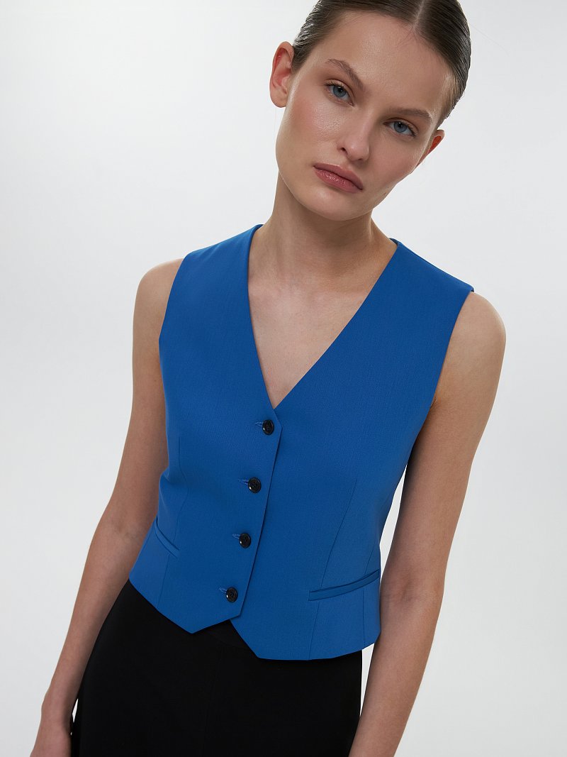 Жилет приталенный