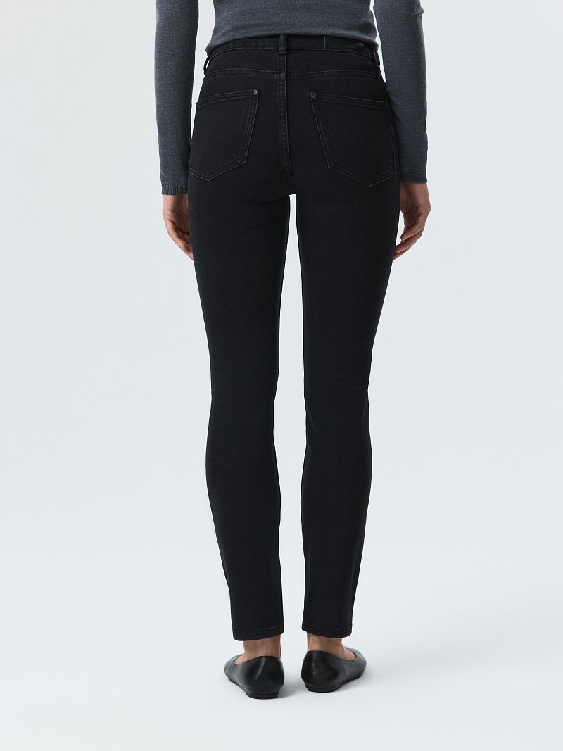 Зауженные джинсы