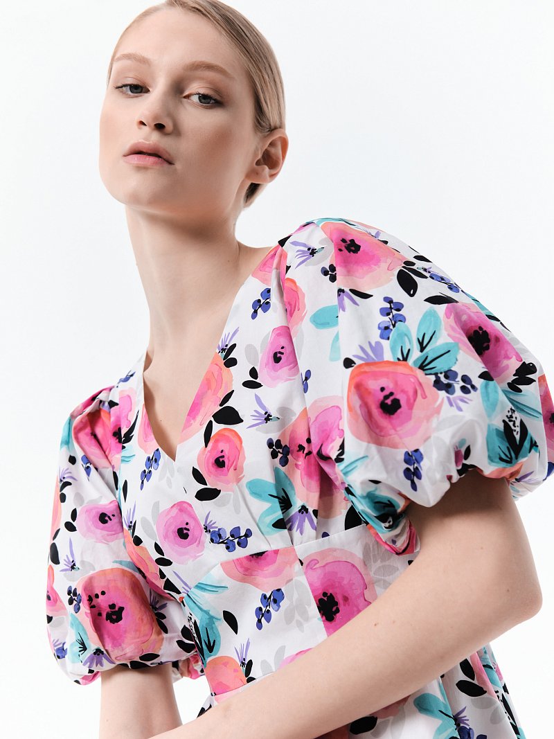 Платье-мини с V-вырезом