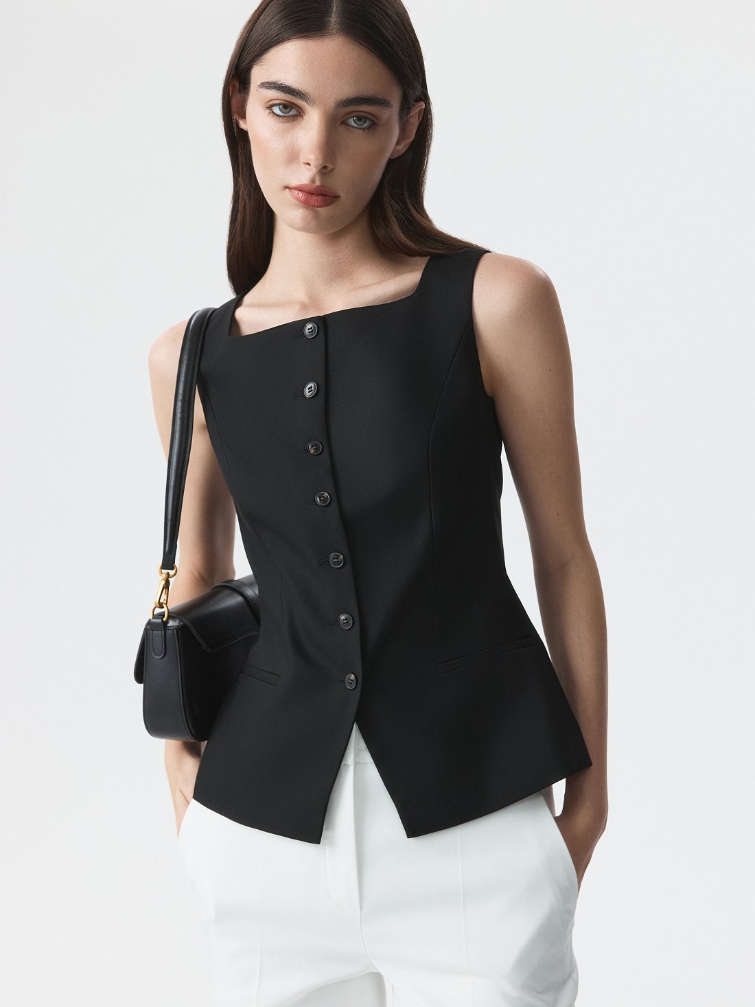 Костюмный жилет с квадратным вырезом: фото №1