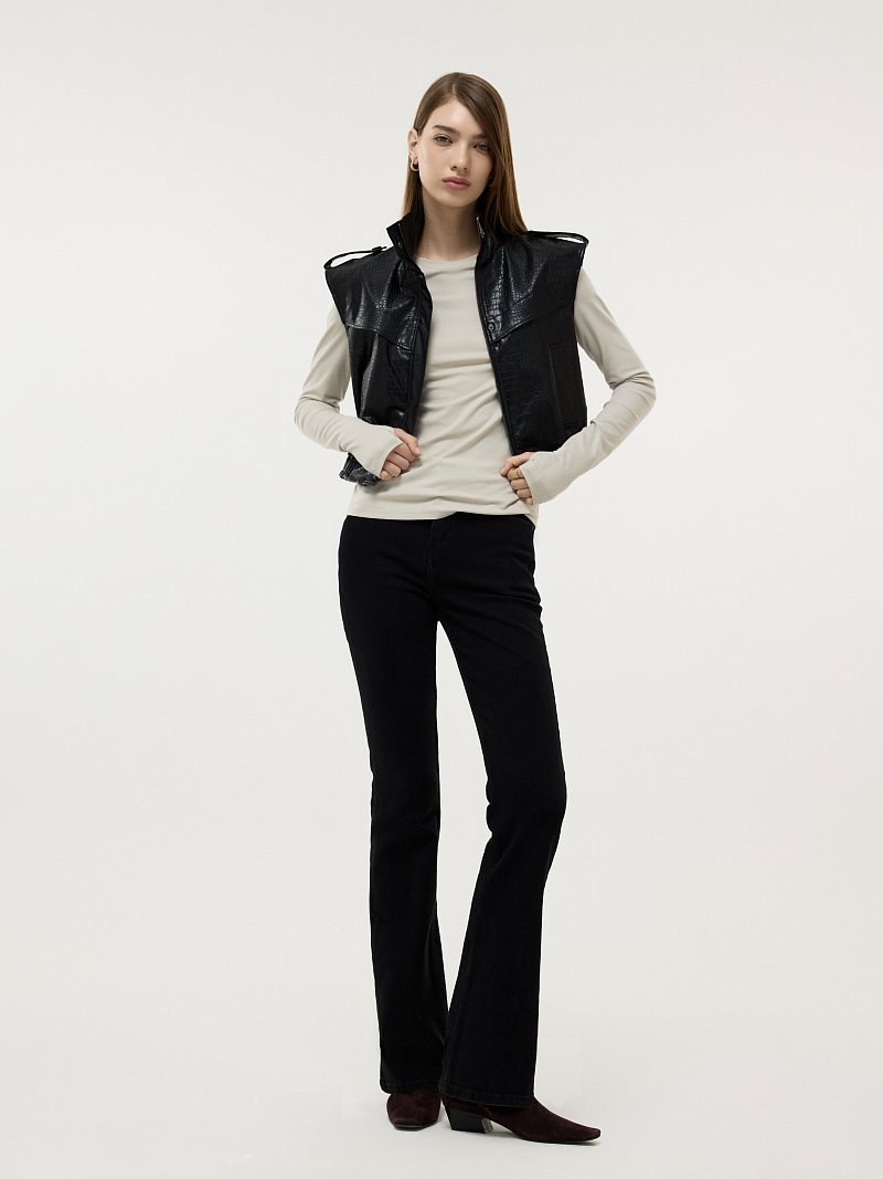 Укороченный жилет из экокожи