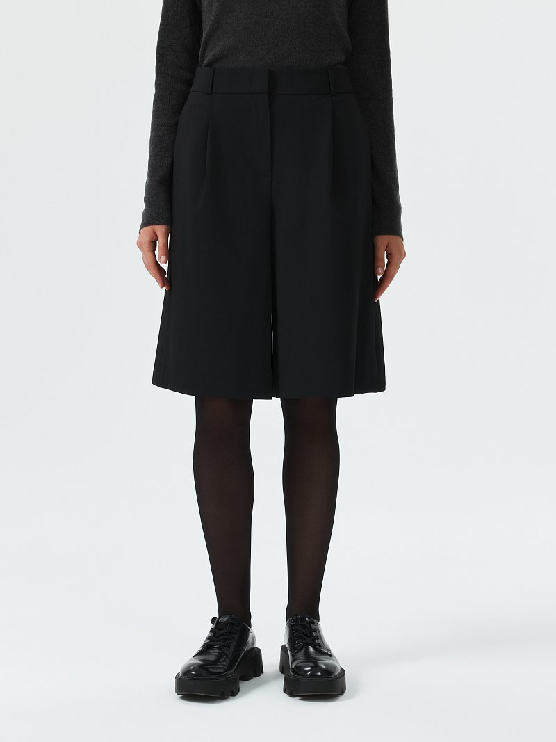 Костюмные шорты с защипами