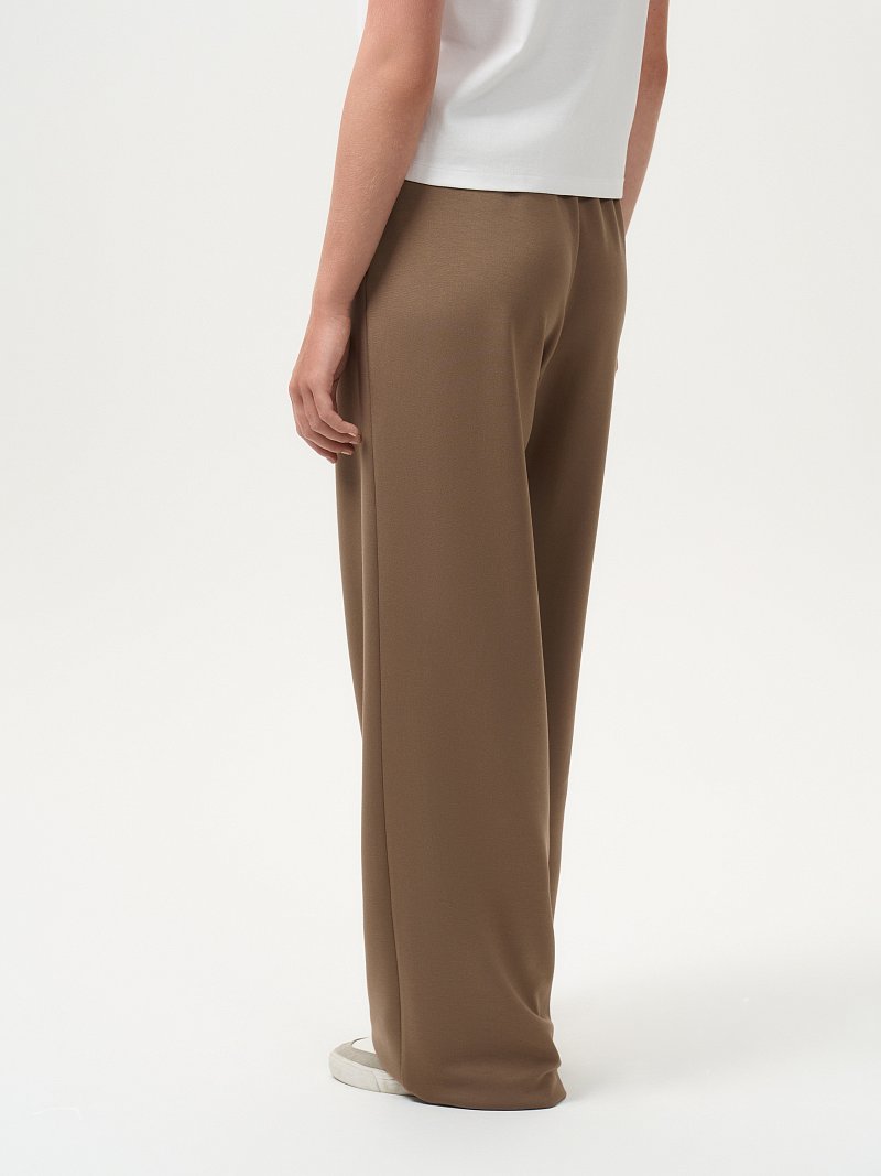 Трикотажные брюки на резинке