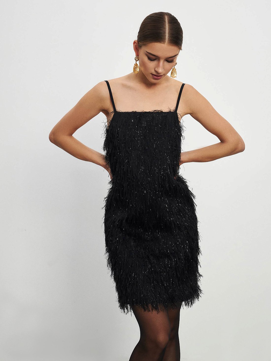 Платье на бретелях из фактурной ткани: фото №1