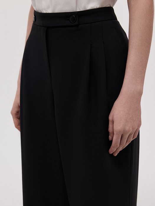 Прямые брюки с защипами: фото №3