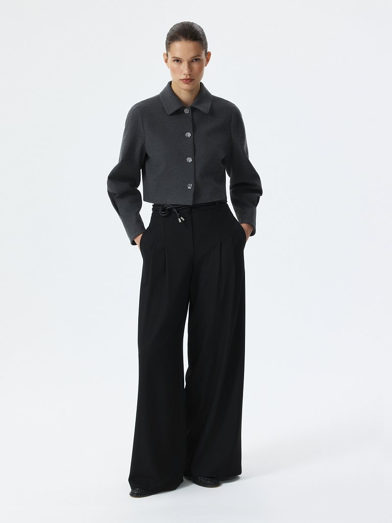 Укороченный жакет с объемными рукавами