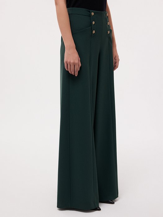 Широкие брюки с декоративными пуговицами: фото №3