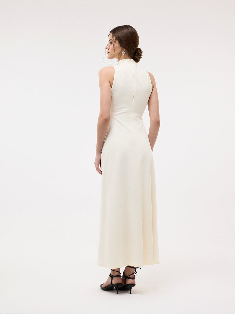 Трикотажное платье без рукавов