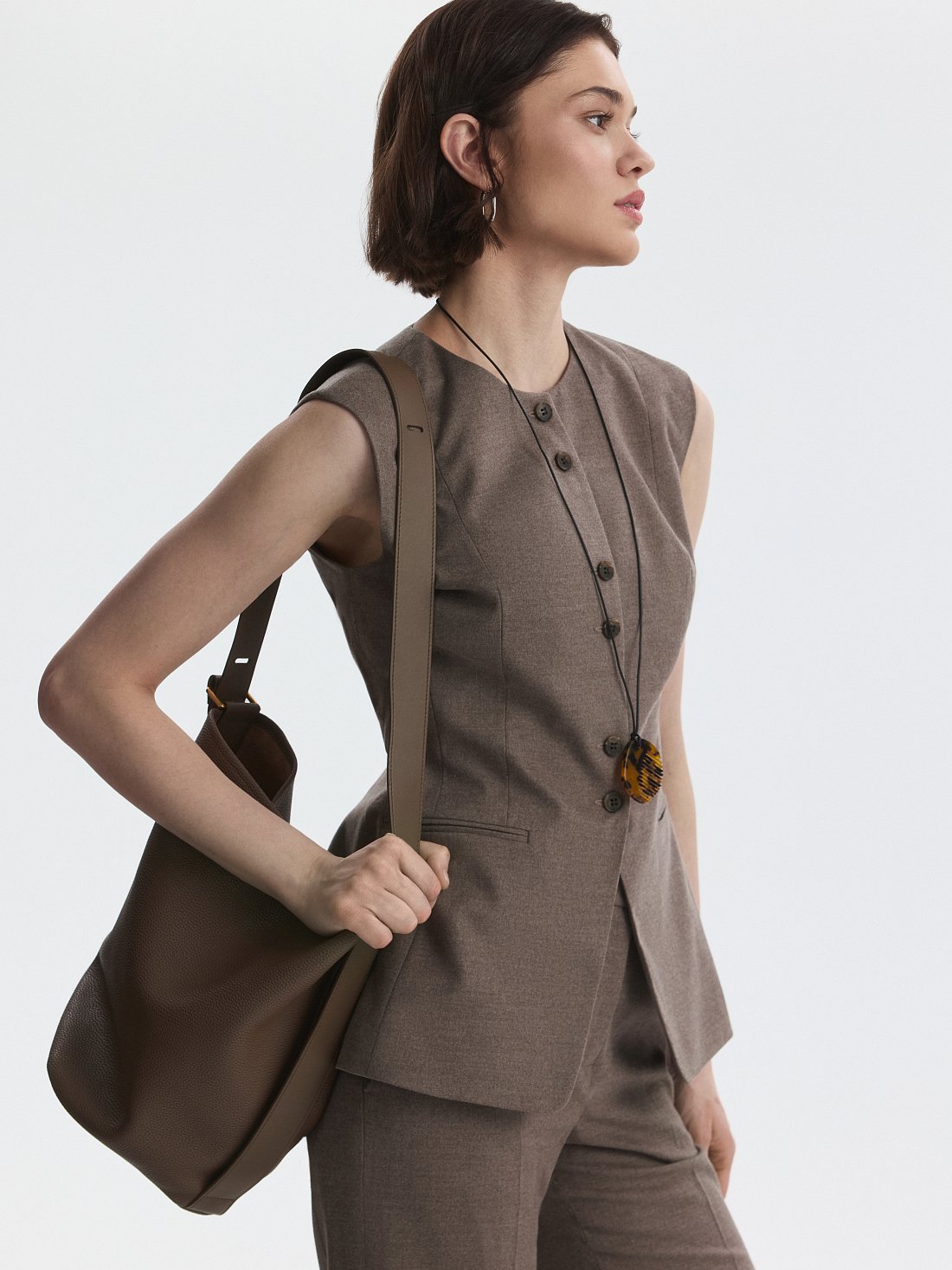 Приталенный костюмный жилет (Р158): фото №1