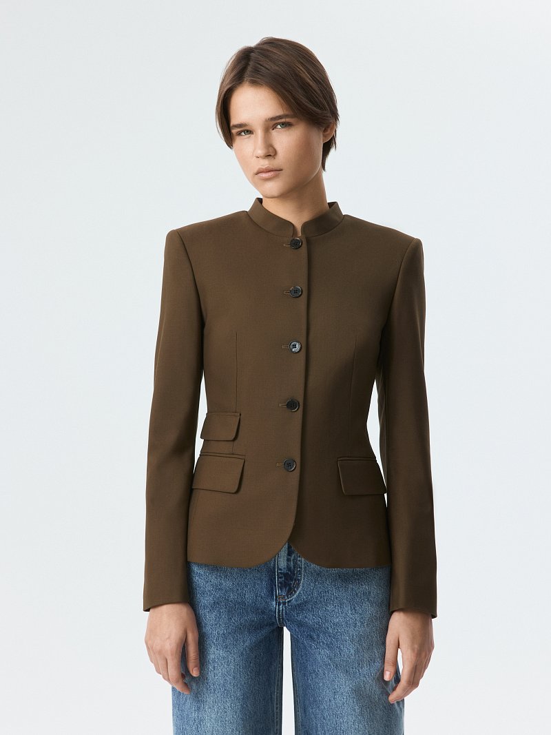 Приталенный жакет со стойкой