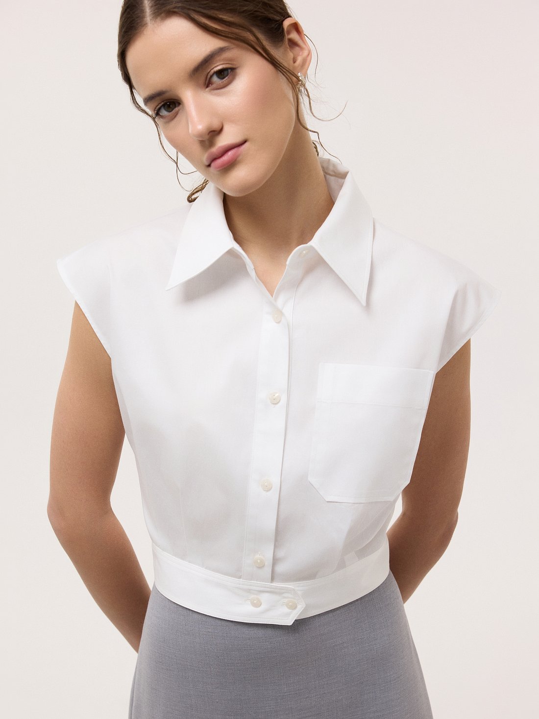 Укороченная рубашка без рукавов: фото №1