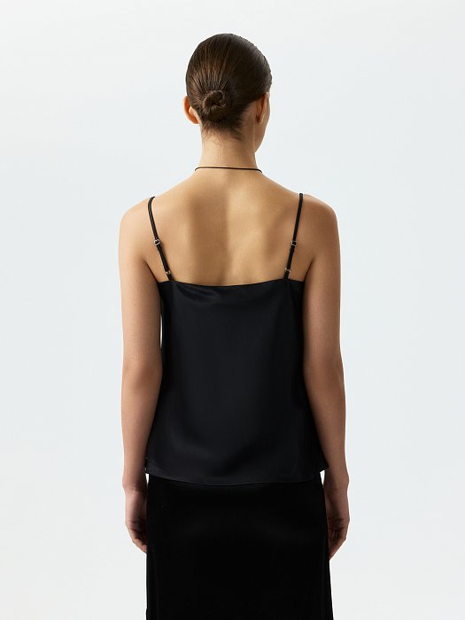 Атласный топ на бретелях: фото №5