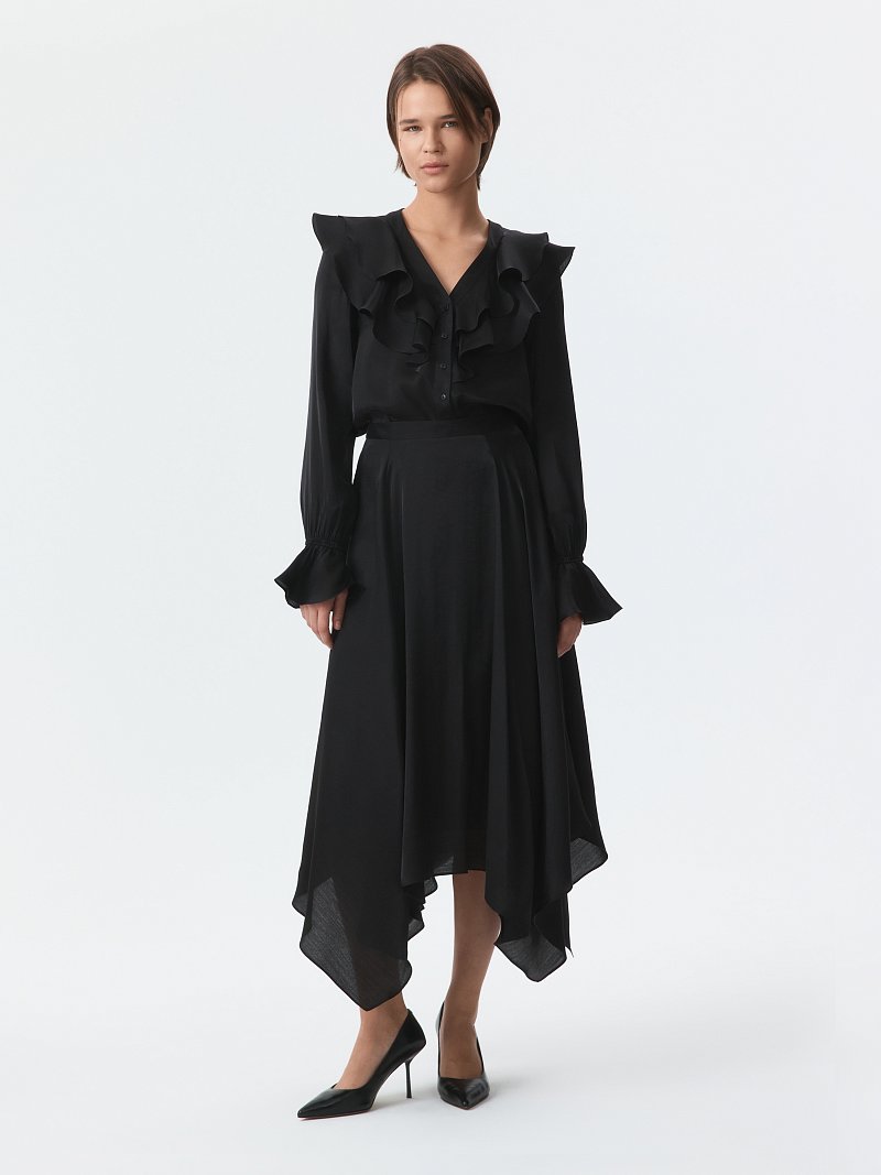 Асимметричная атласная юбка