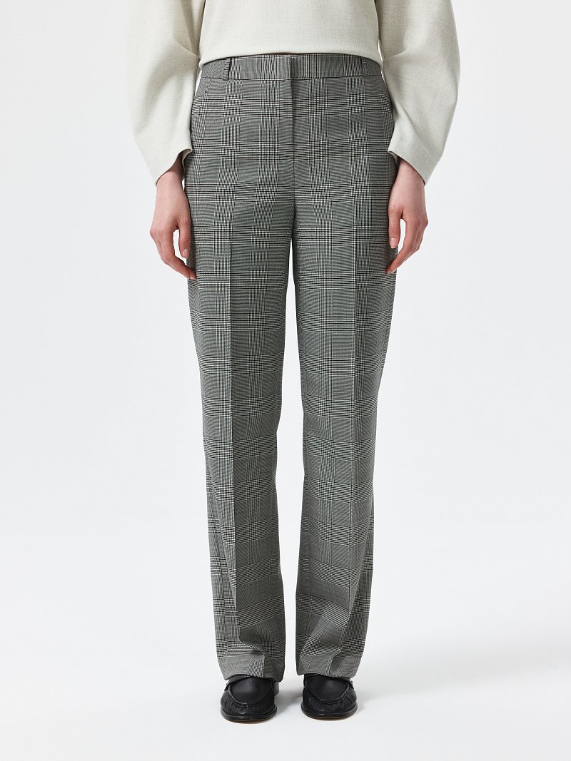 Зауженные брюки в клетку