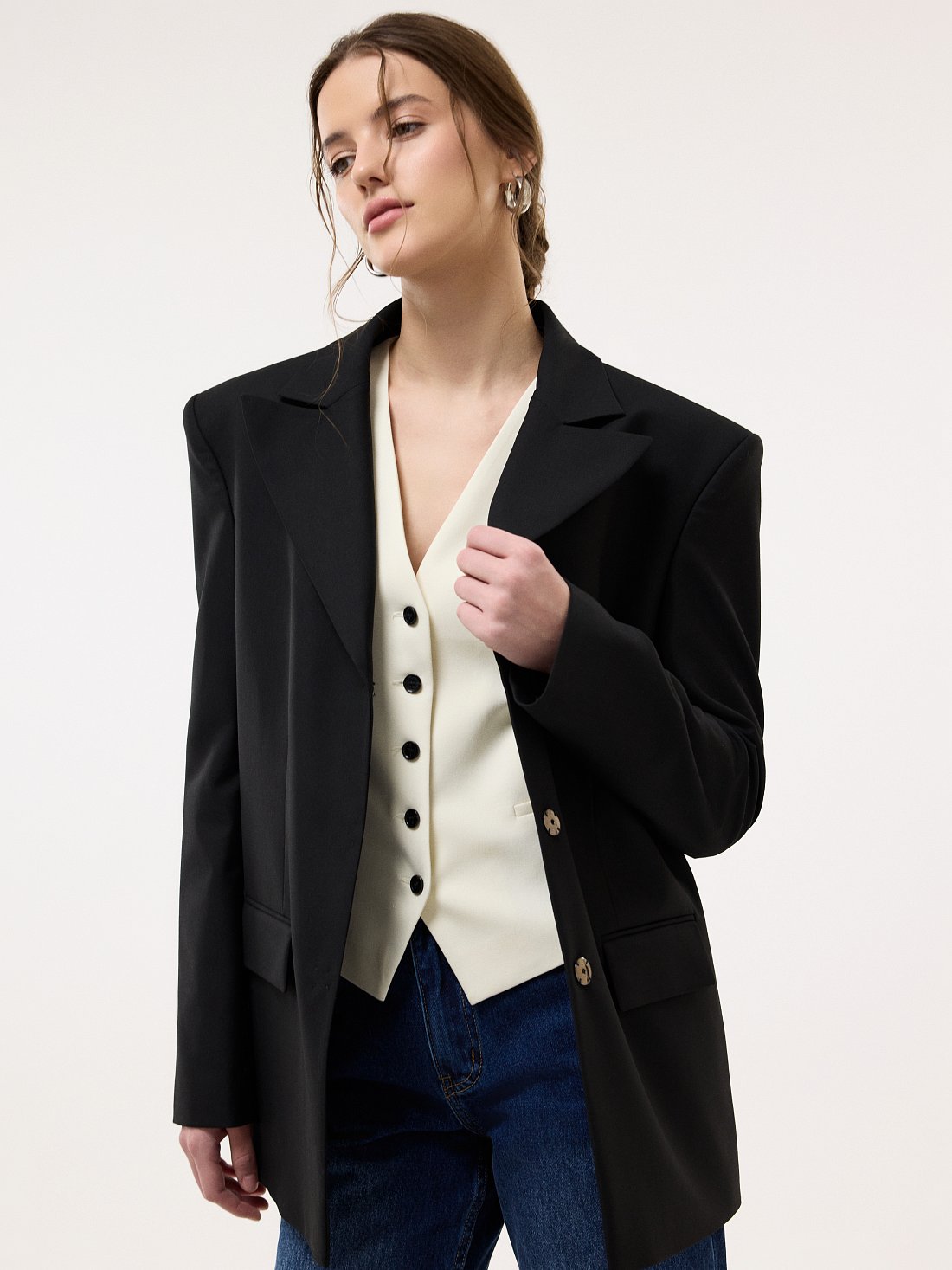 Прямой жакет на кнопках: фото №1