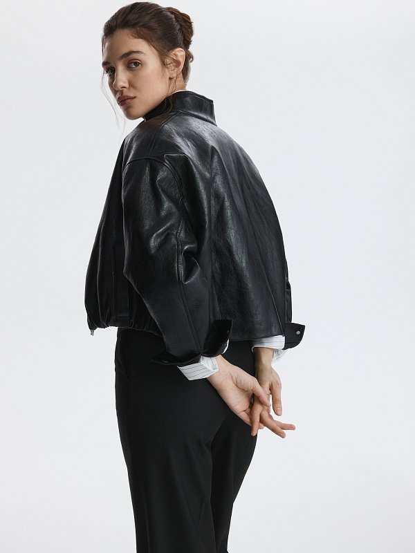 Утепленная куртка из экокожи