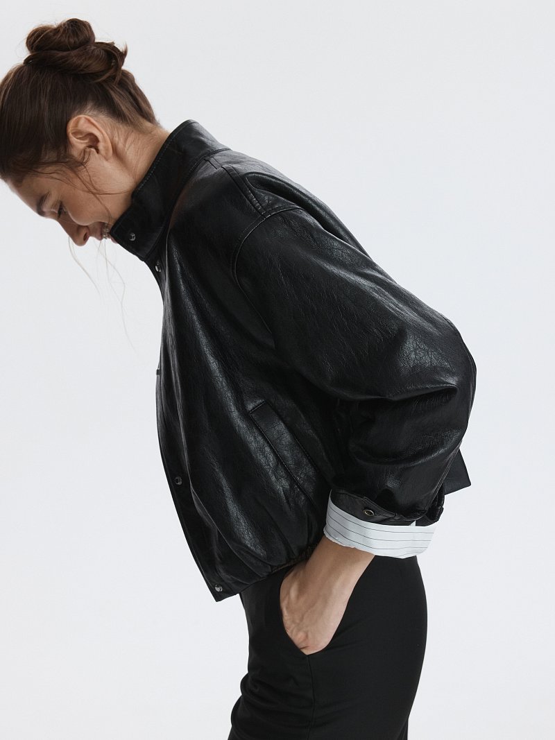 Утепленная куртка из экокожи