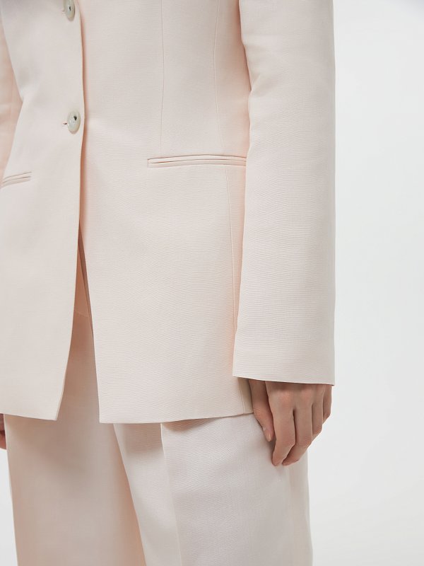 Приталенный жакет со льном