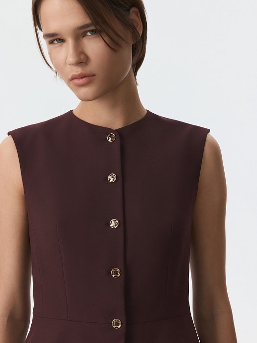 Приталенный жилет с баской: фото №4