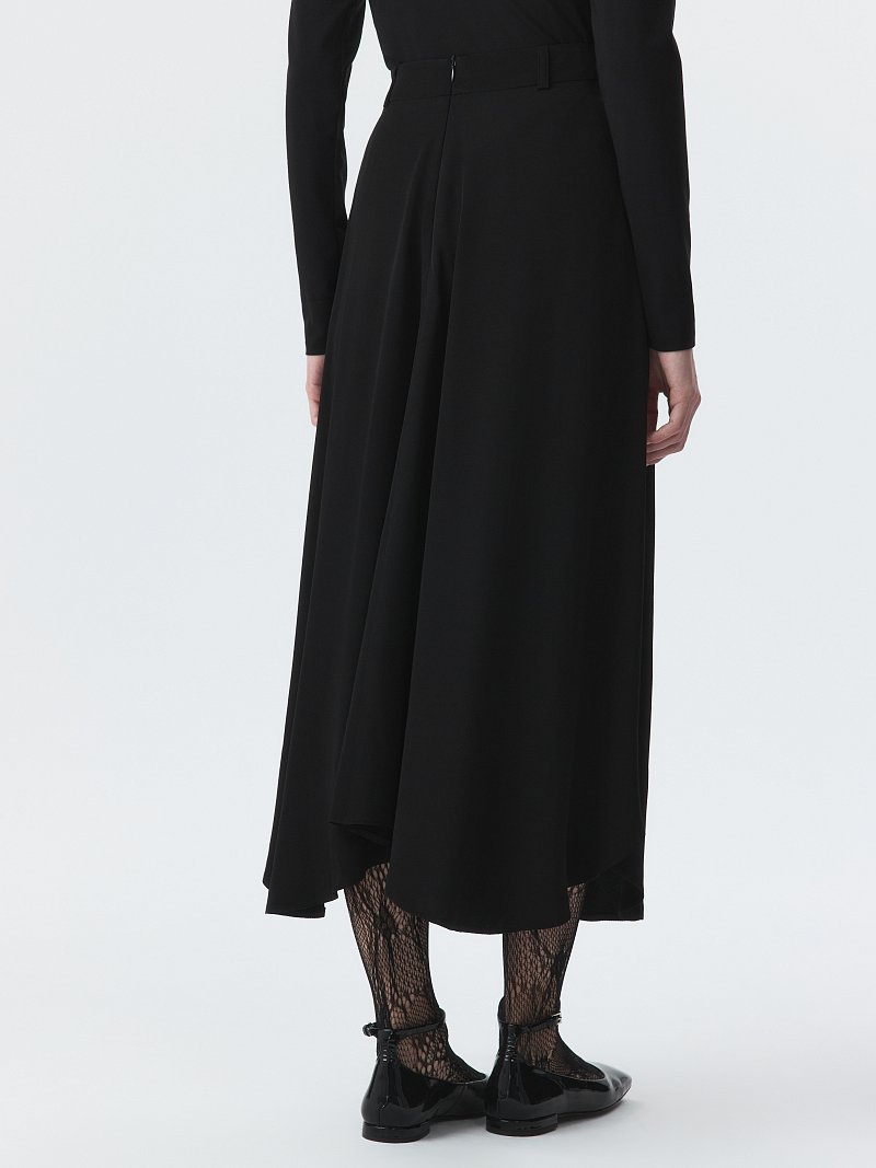 Расклешенная асимметричная юбка