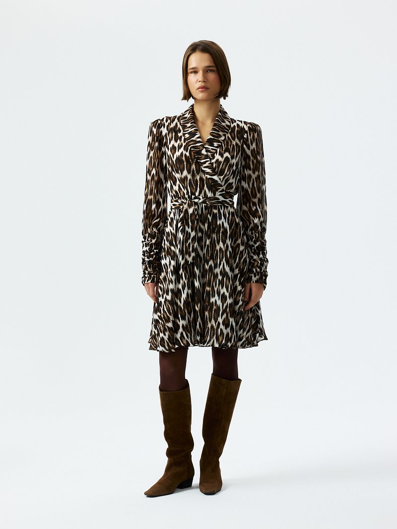 Платье на запах с леопардовым принтом