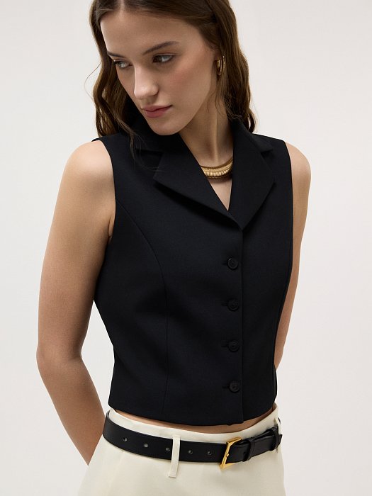 Укороченный приталенный жилет: фото №2