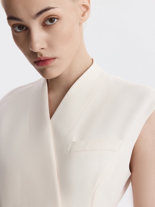 Приталенный жилет со стойкой: фото №4