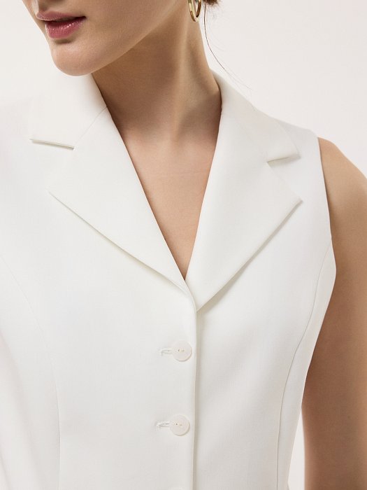 Укороченный приталенный жилет: фото №3