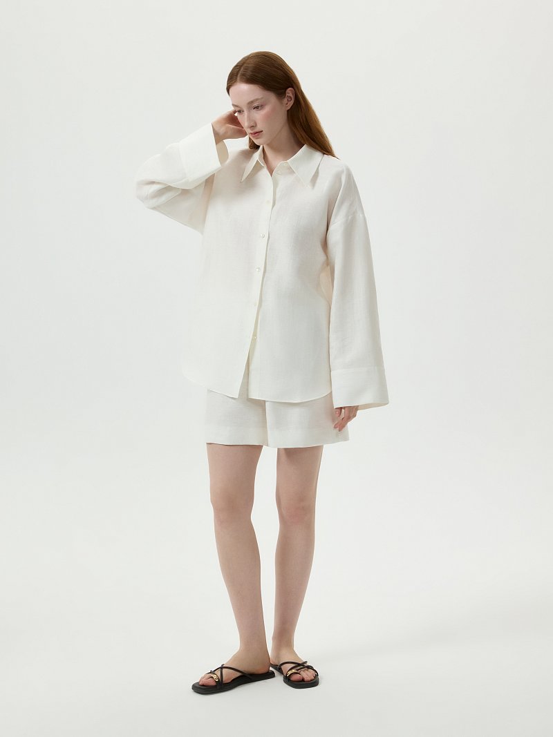 Костюм с рубашкой и шортами