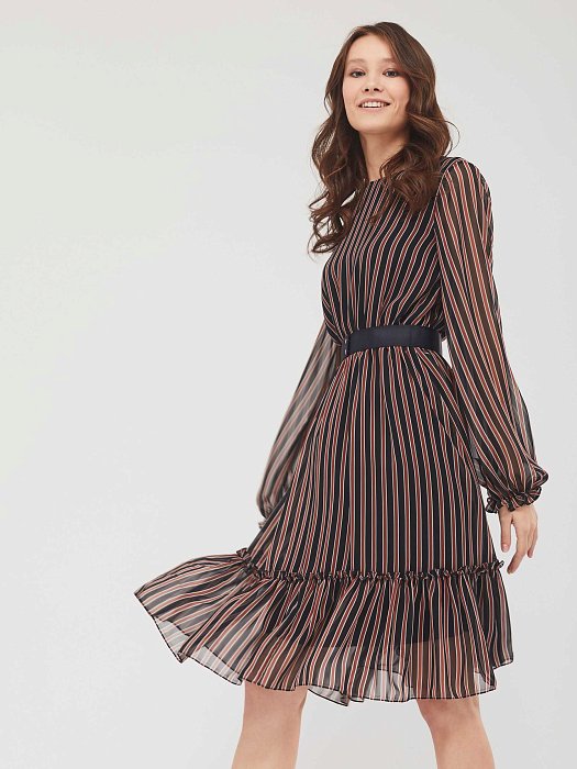 Приталенное платье с воланом: фото №2