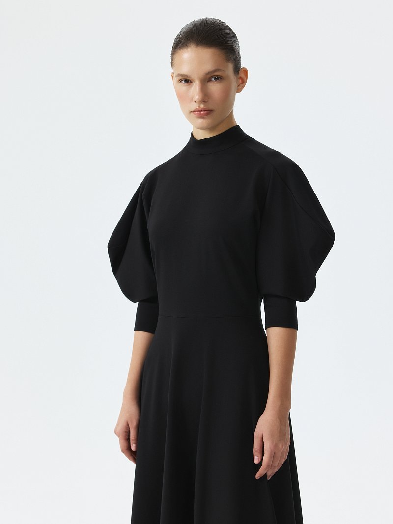 Расклешенное платье из трикотажа