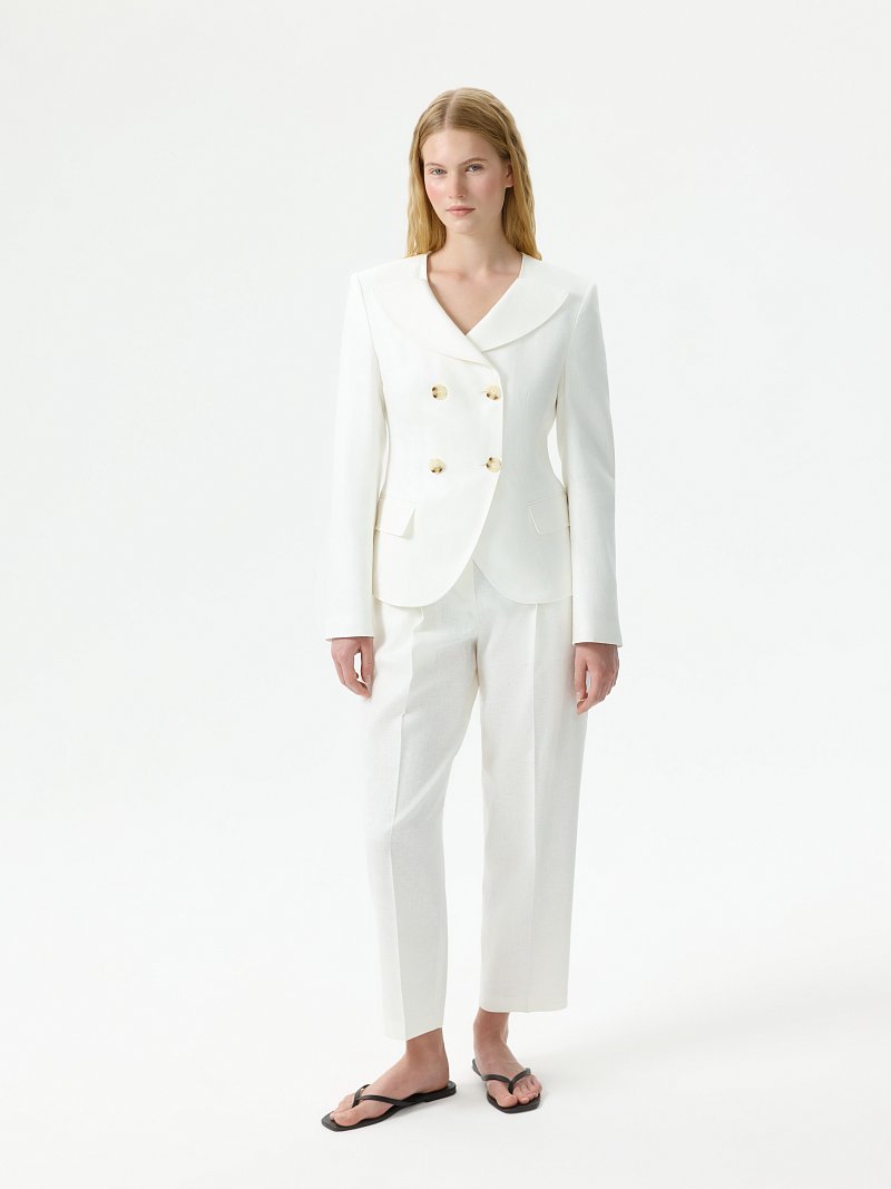 Приталенный жакет изо льна